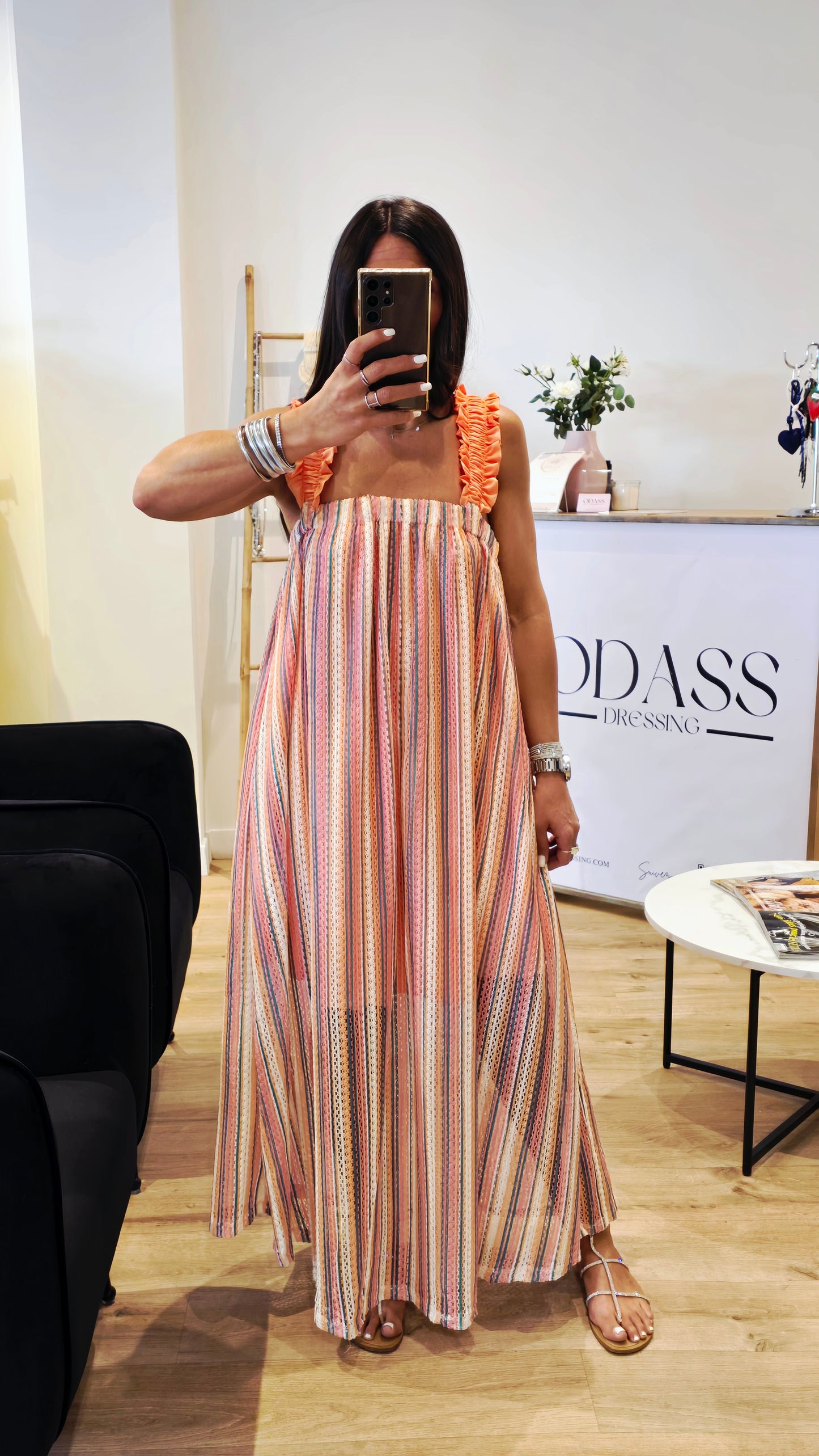 Robe longue multicolore à bretelles smockées