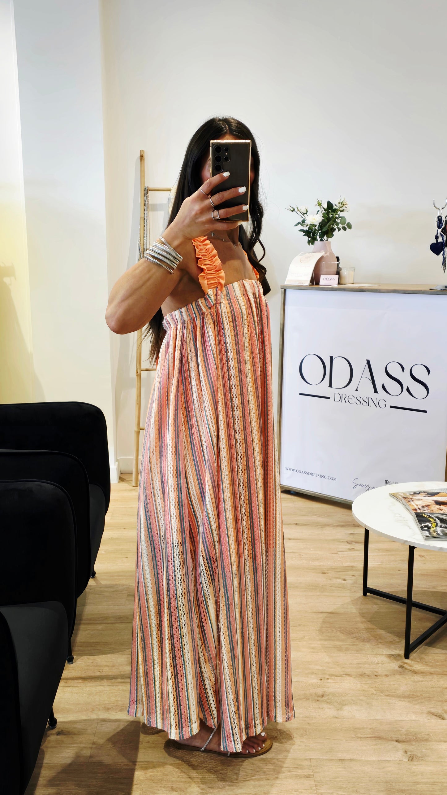 Robe longue multicolore à bretelles smockées