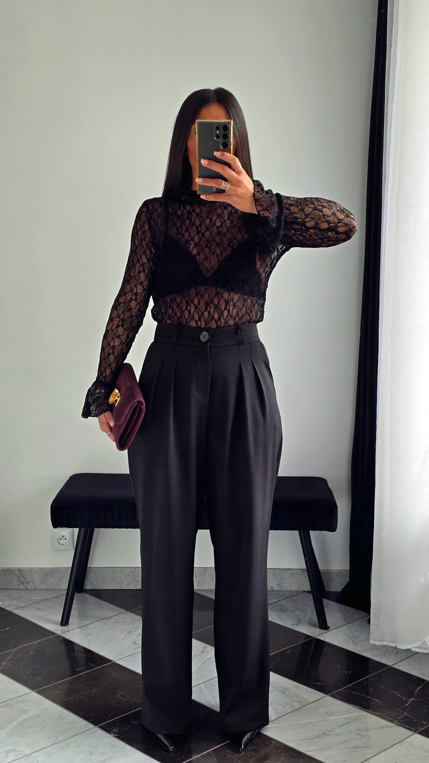 Haut en Dentelle à Col Cheminée – Noir Intense