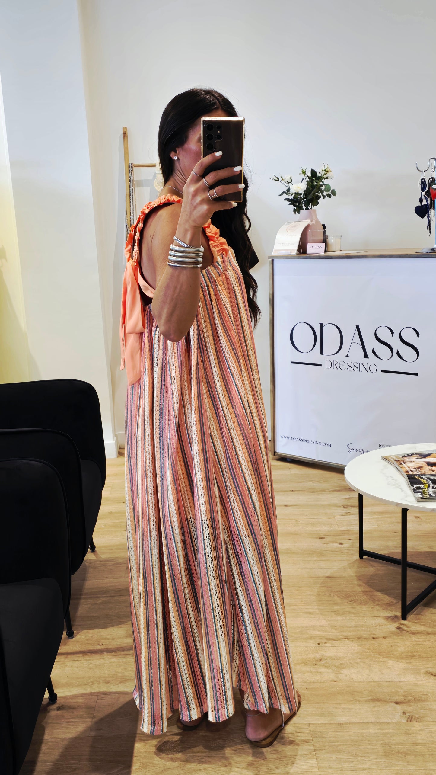 Robe longue multicolore à bretelles smockées