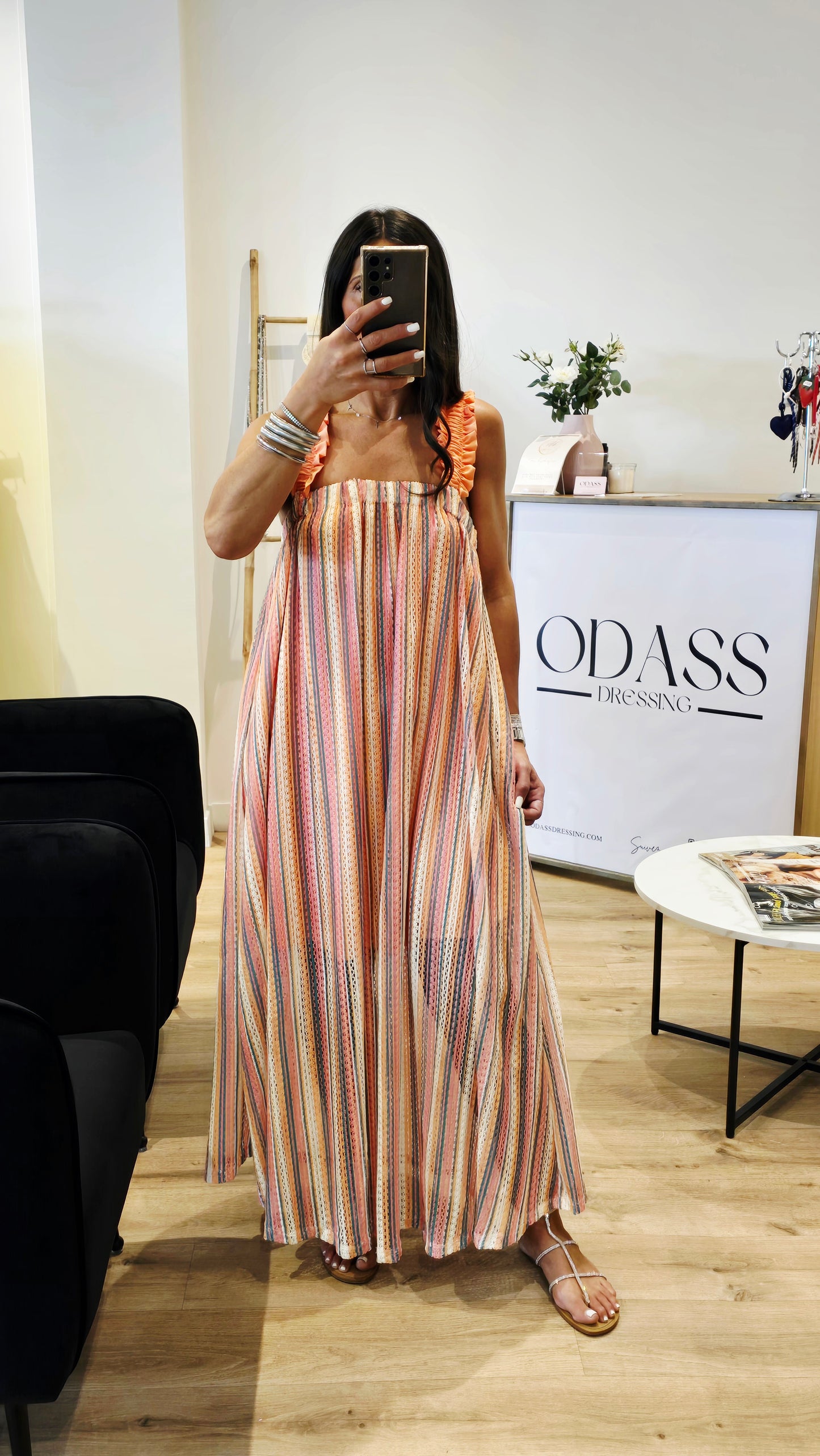 Robe longue multicolore à bretelles smockées