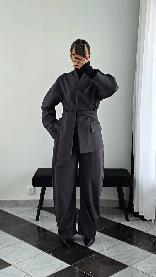 Pantalon Tailleur Graphite – Coupe Large et Élégance Architecturale