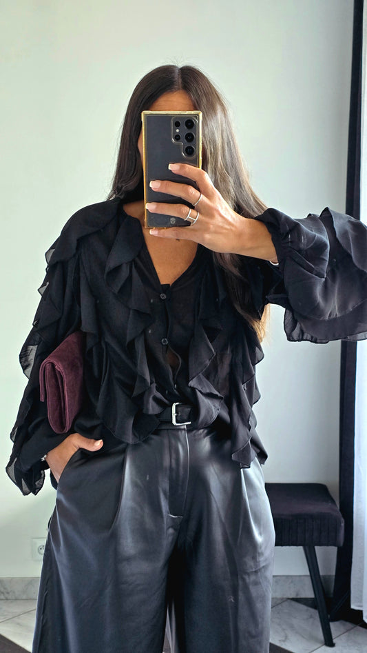 Blouse noire à volants – Élégance & mouvement