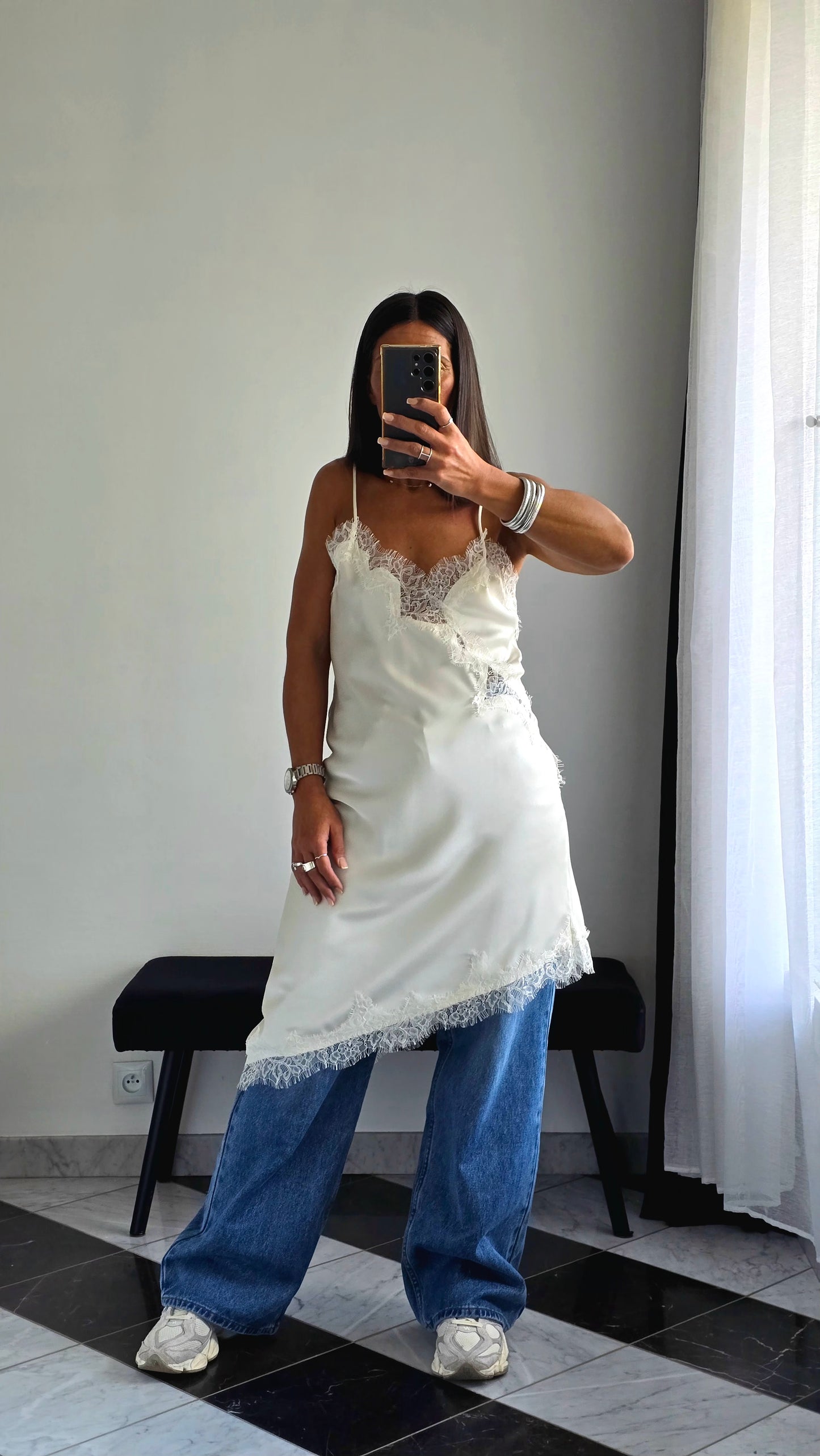 Robe Satin & Dentelle – Élégance Effortless