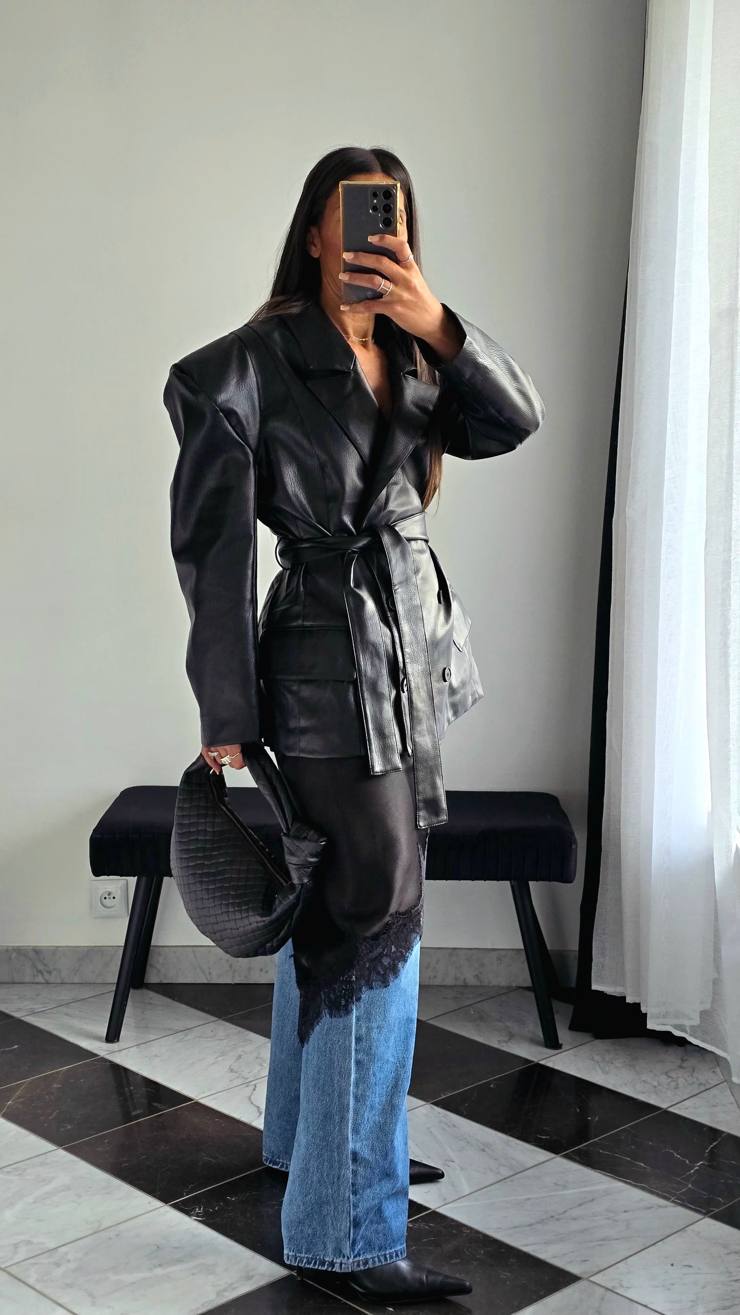 Veste Blazer Ceinturée en Simili – L’Iconique Structuré