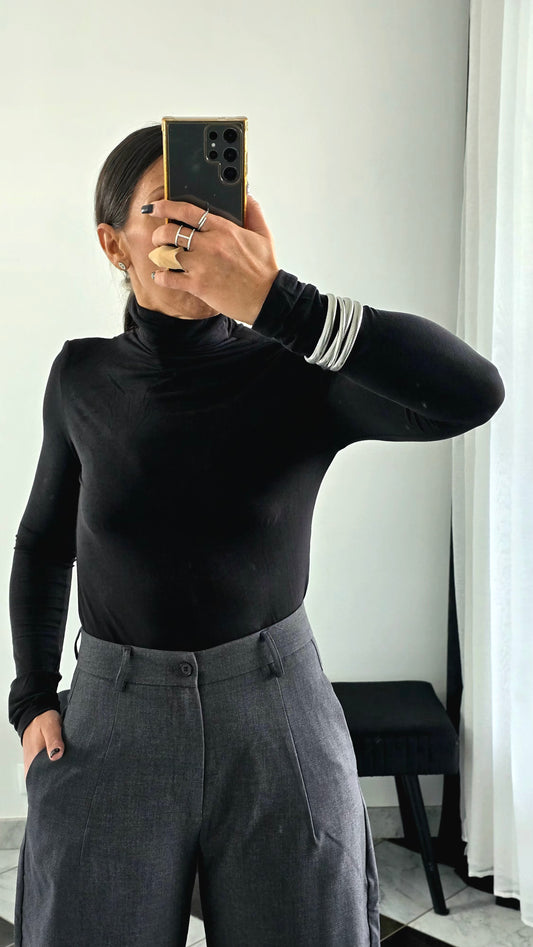 Top Col Roulé Ultra-Doux – Noir