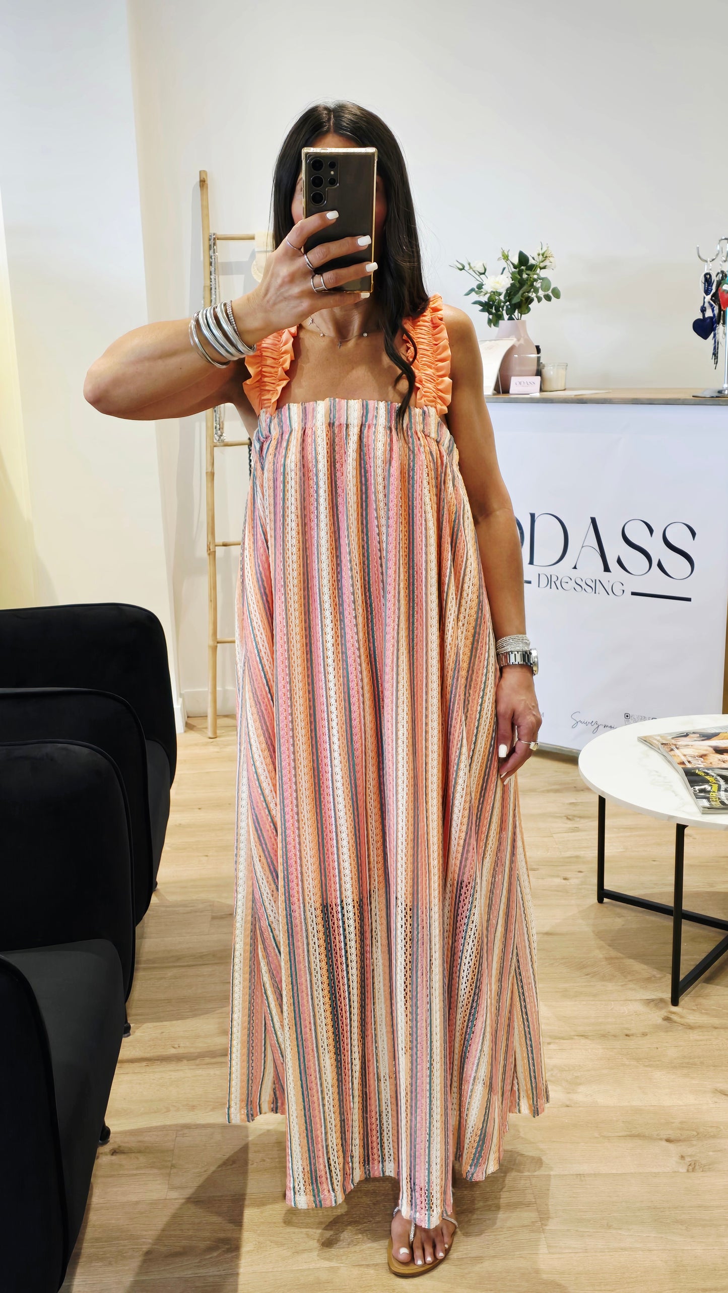 Robe longue multicolore à bretelles smockées