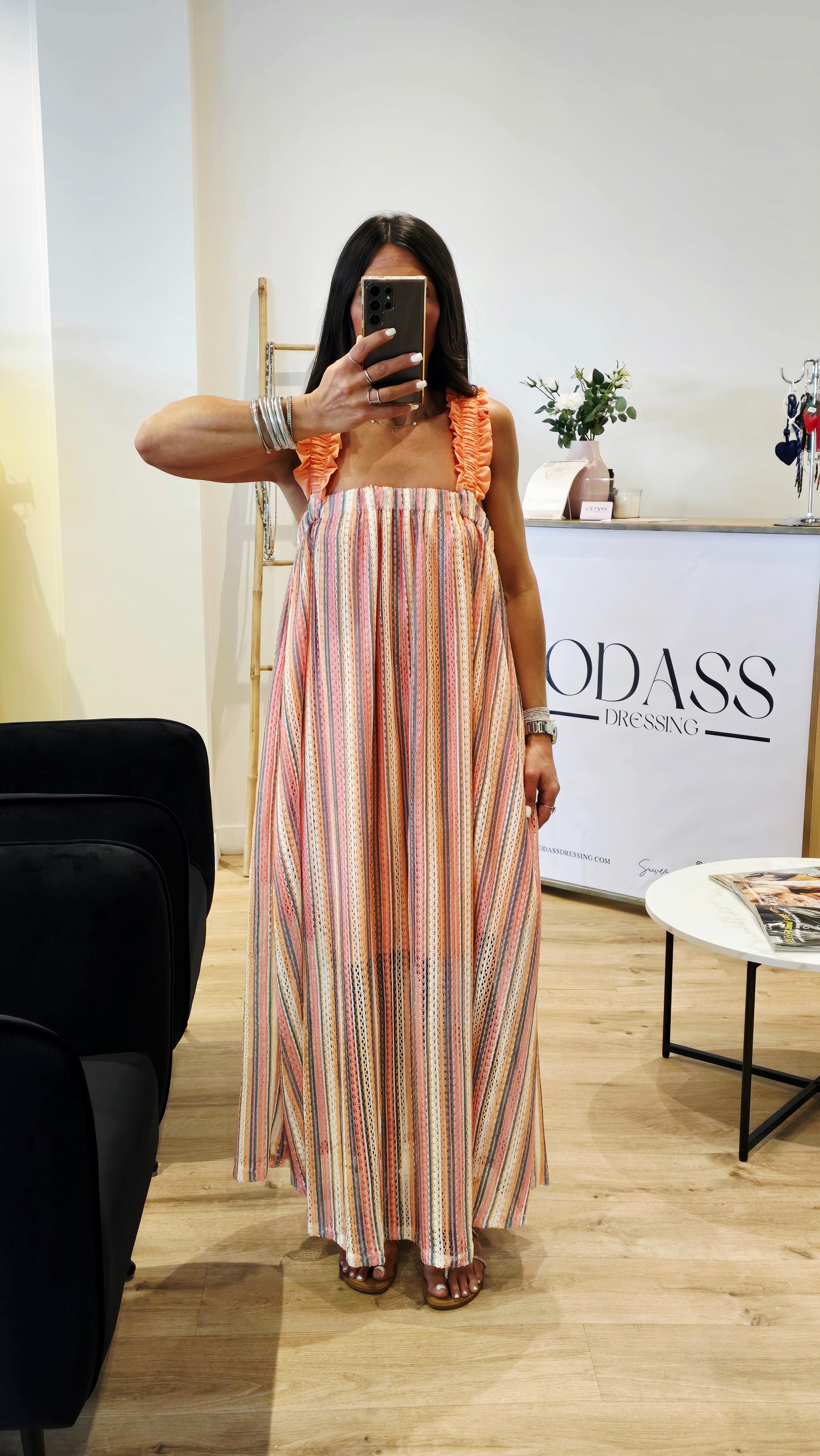 Robe longue multicolore à bretelles smockées