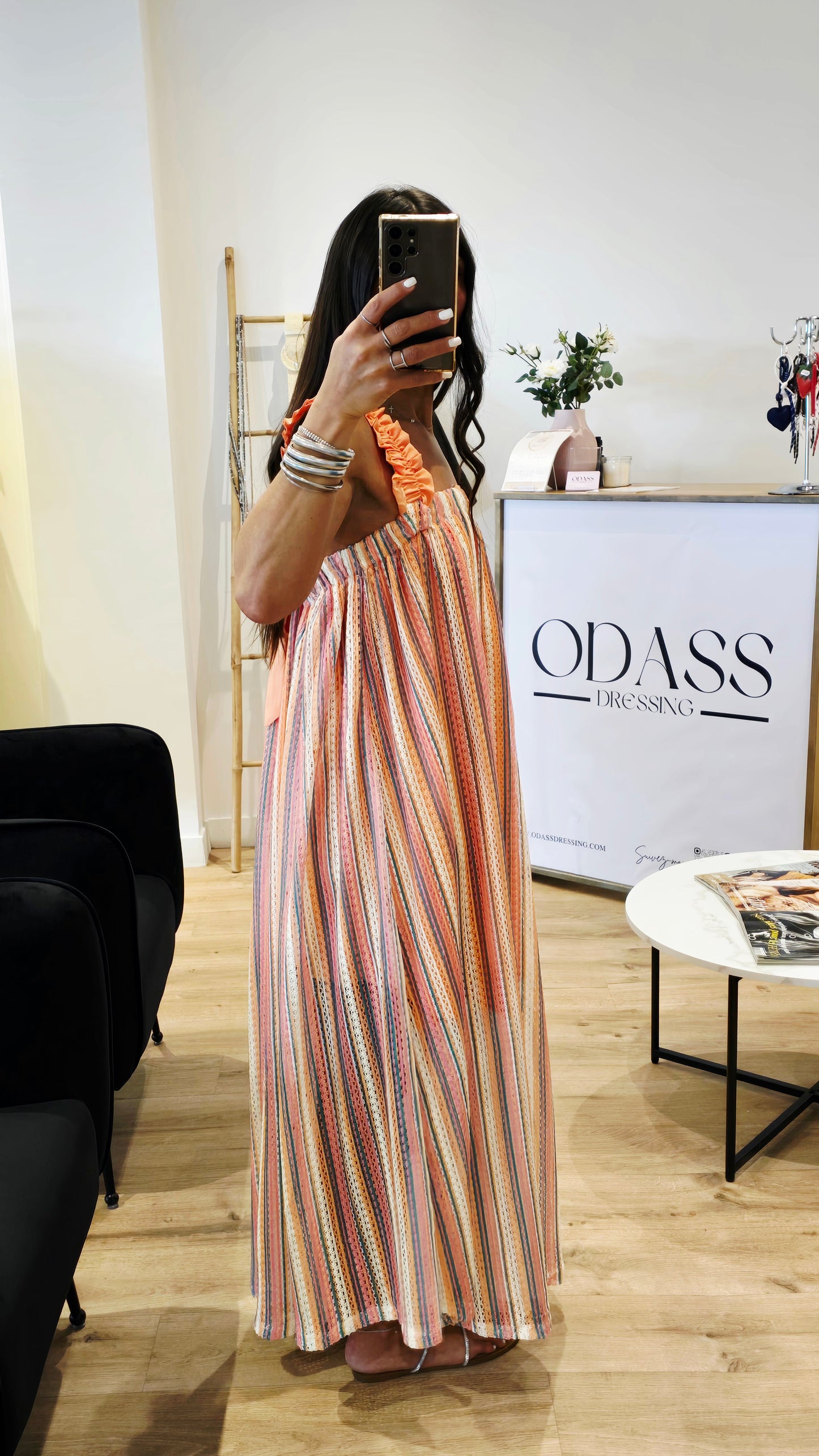 Robe longue multicolore à bretelles smockées