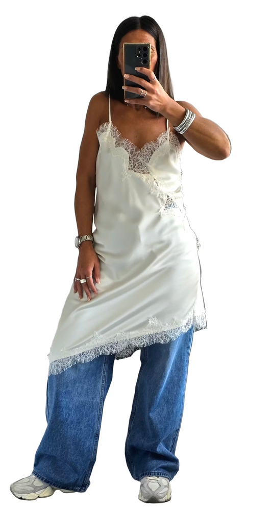 Robe Satin & Dentelle – Élégance Effortless