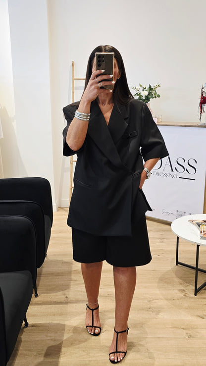 Blazer manches courtes structuré noir – Élégance minimaliste ⚠️ PRÉCOMMANDE jusqu'au Dimanche 22/06 et expédition à compter du 30/06 (peut-être avant)