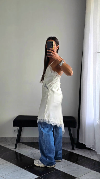 Robe Satin & Dentelle – Élégance Effortless