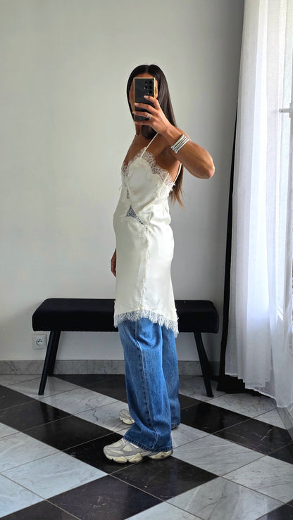 Robe Satin & Dentelle – Élégance Effortless