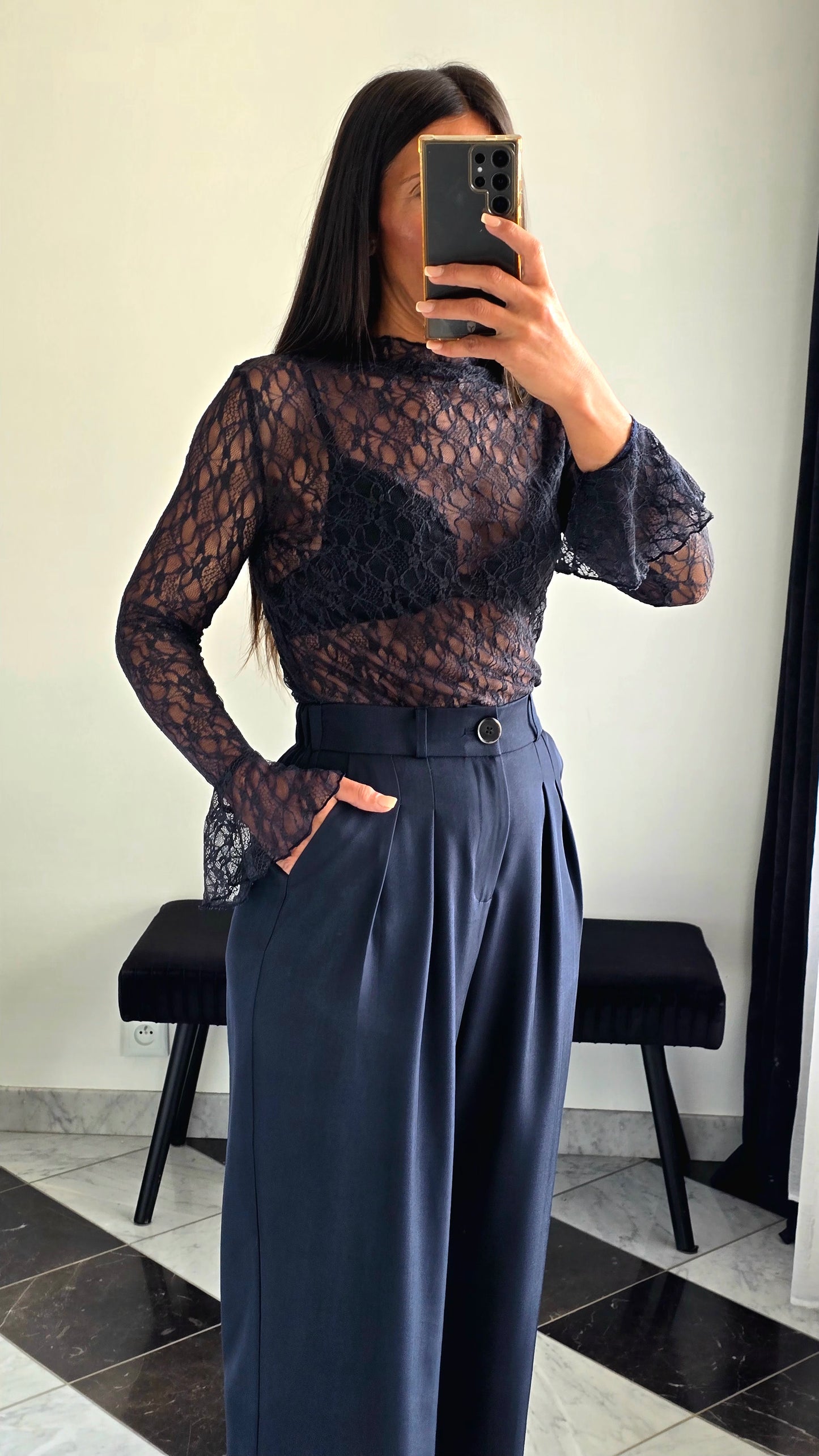 Haut en Dentelle à Col Cheminée – Bleu Marine Profond