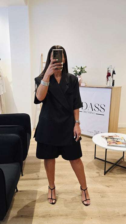 Blazer manches courtes structuré noir – Élégance minimaliste ⚠️ PRÉCOMMANDE jusqu'au Dimanche 22/06 et expédition à compter du 30/06 (peut-être avant)