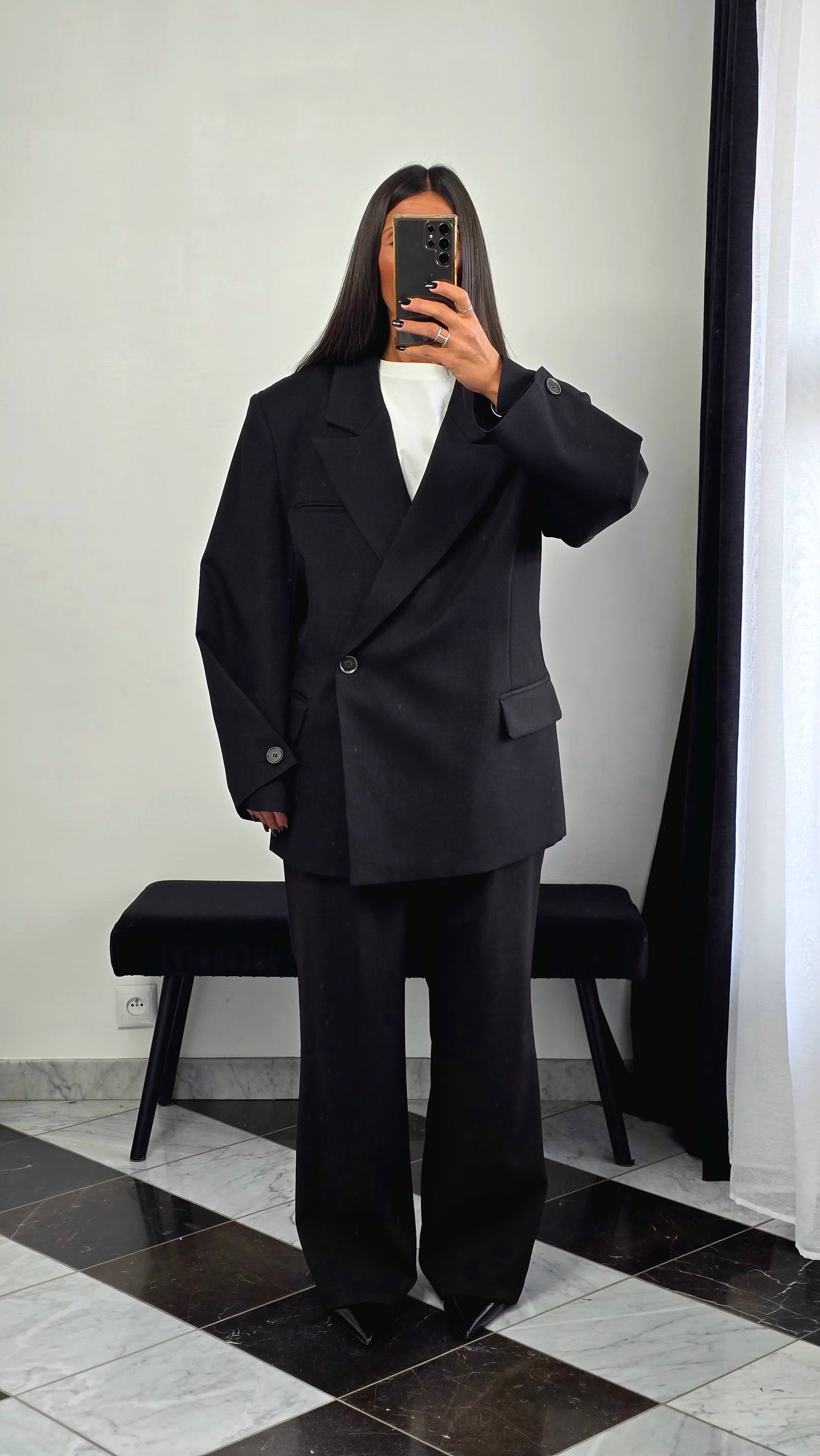 Blazer Oversize Structuré Noir – Détails Couture & Épaules Sculptées