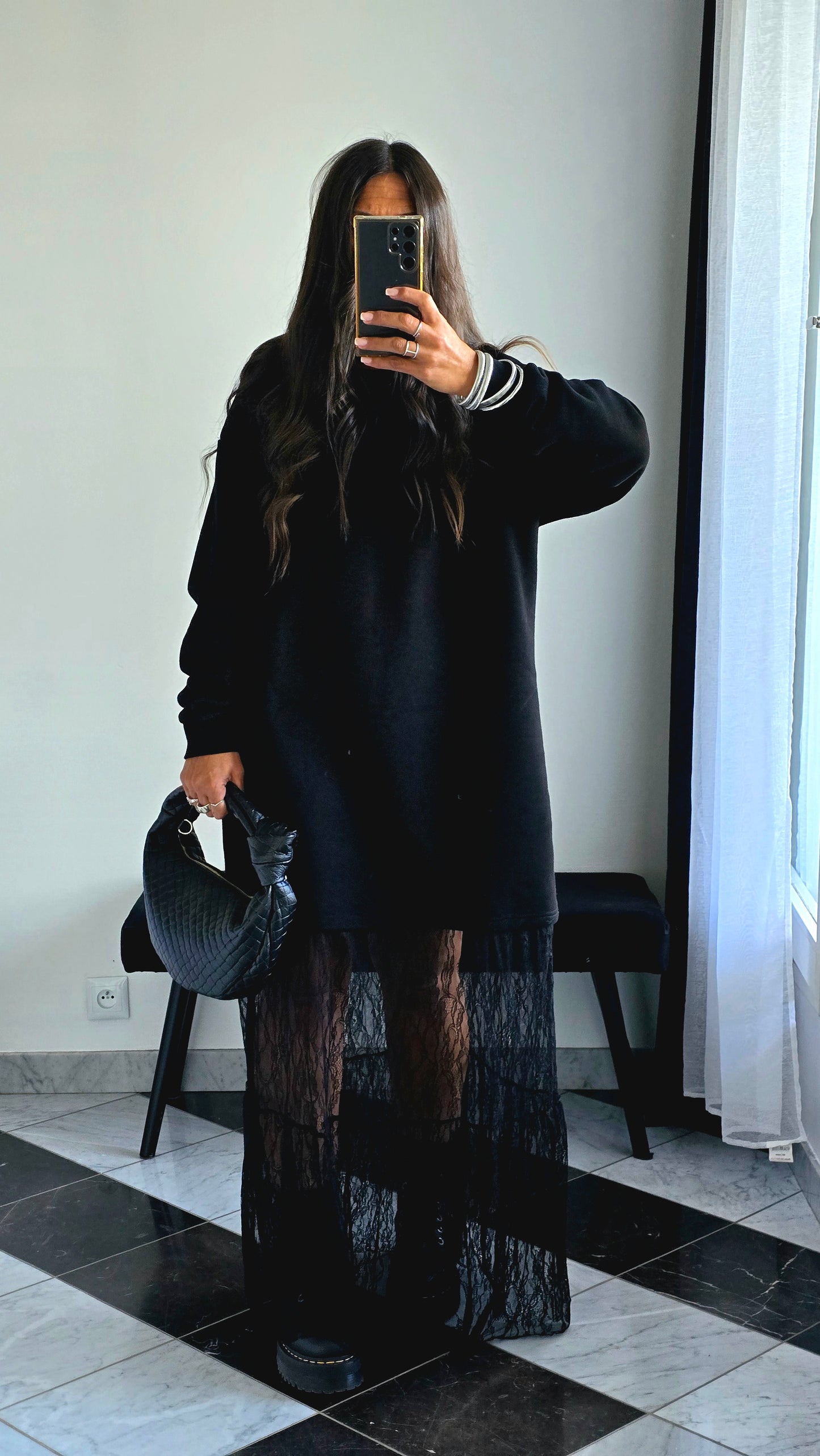 Robe sweat & dentelle noire – Élégance casual chic