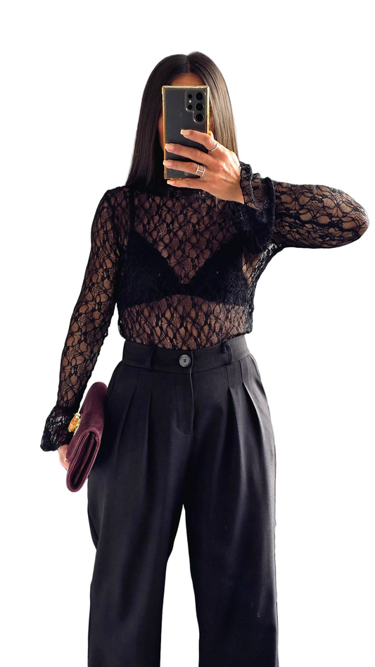 Haut en Dentelle à Col Cheminée – Noir Intense