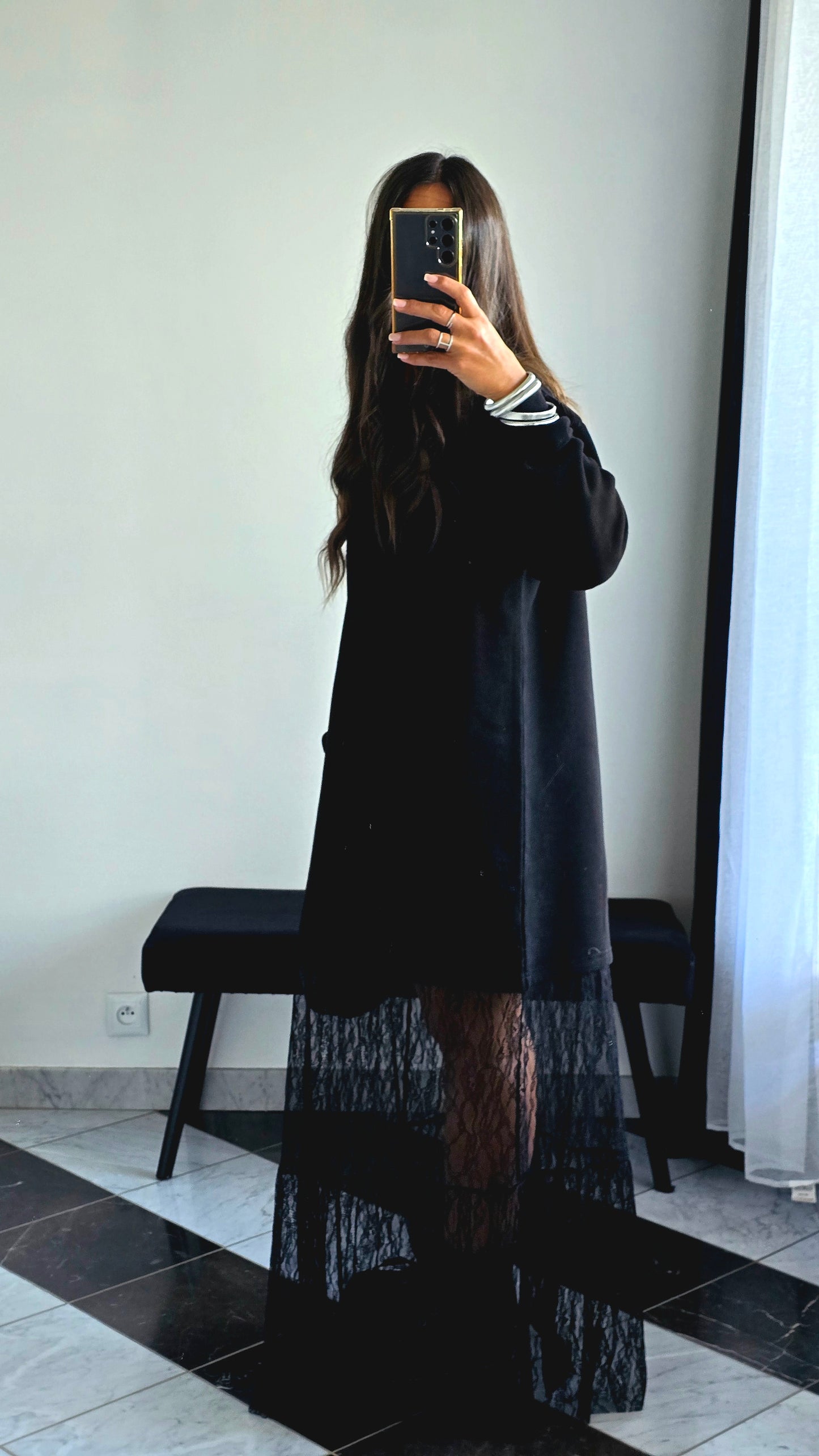 Robe sweat & dentelle noire – Élégance casual chic