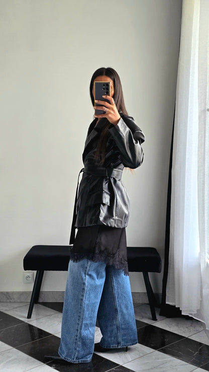 Veste Blazer Ceinturée en Simili – L’Iconique Structuré