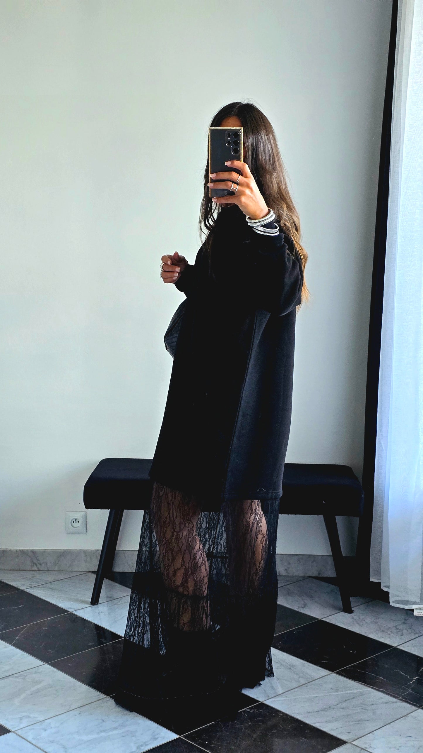 Robe sweat & dentelle noire – Élégance casual chic