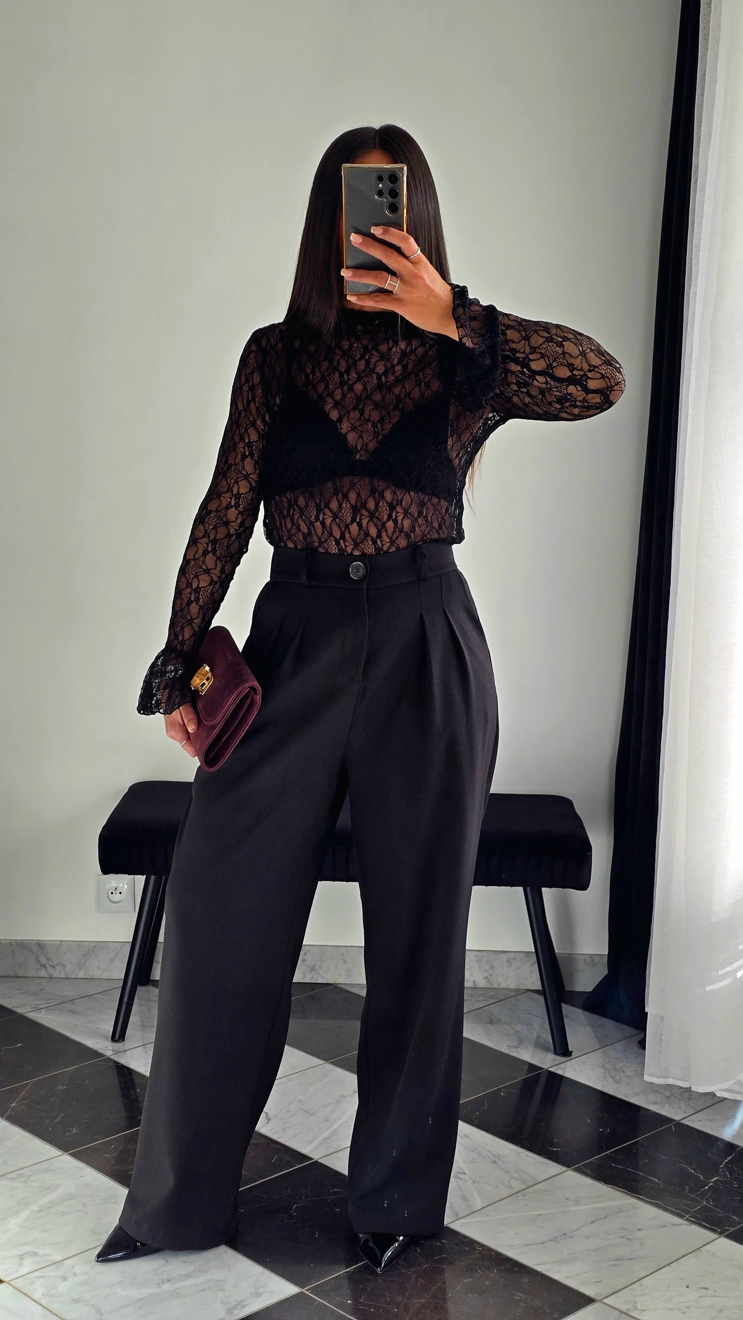 Haut en Dentelle à Col Cheminée – Noir Intense