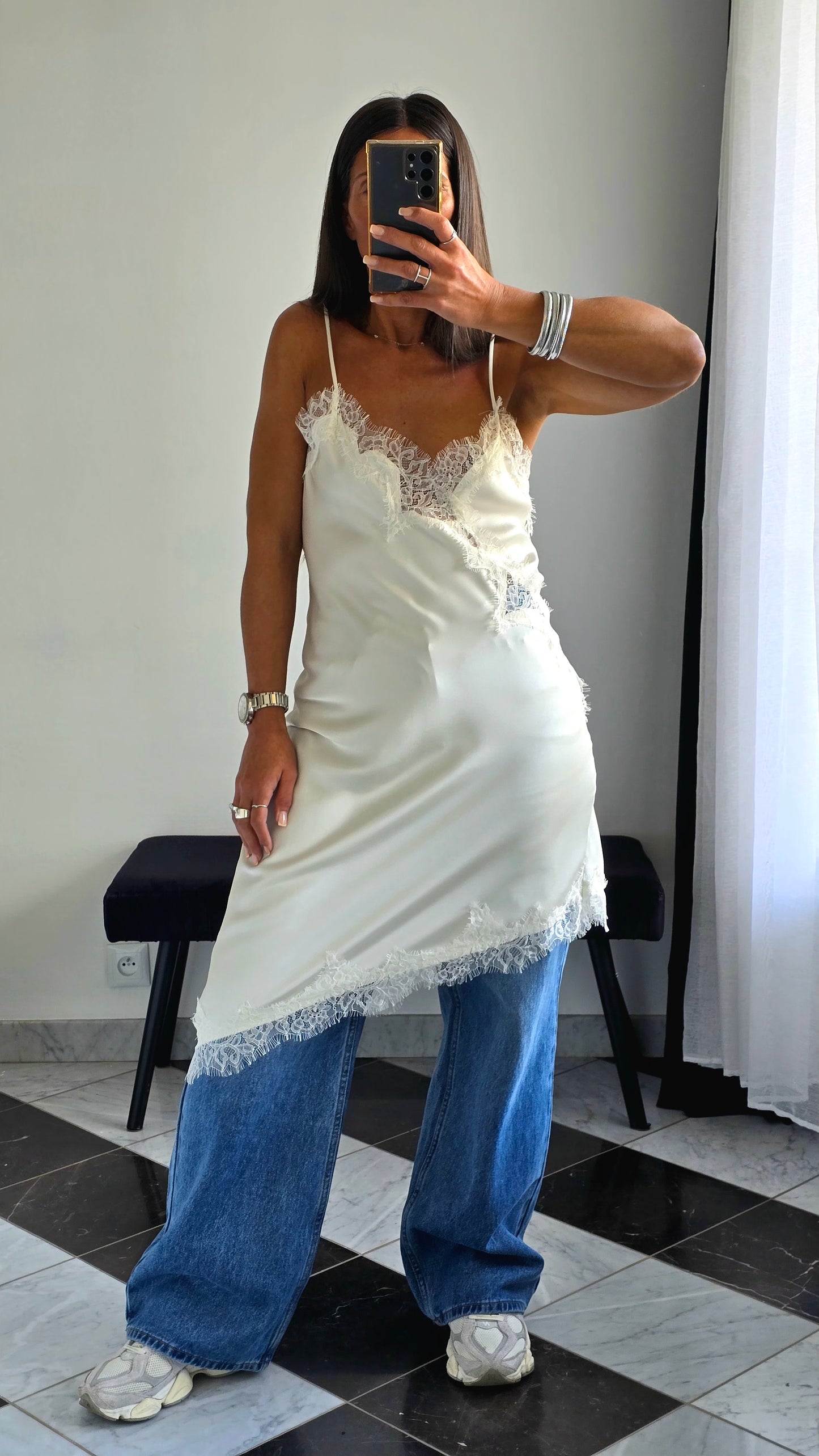 Robe Satin & Dentelle – Élégance Effortless