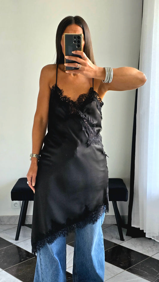 Robe Satin & Dentelle – Noir Intense