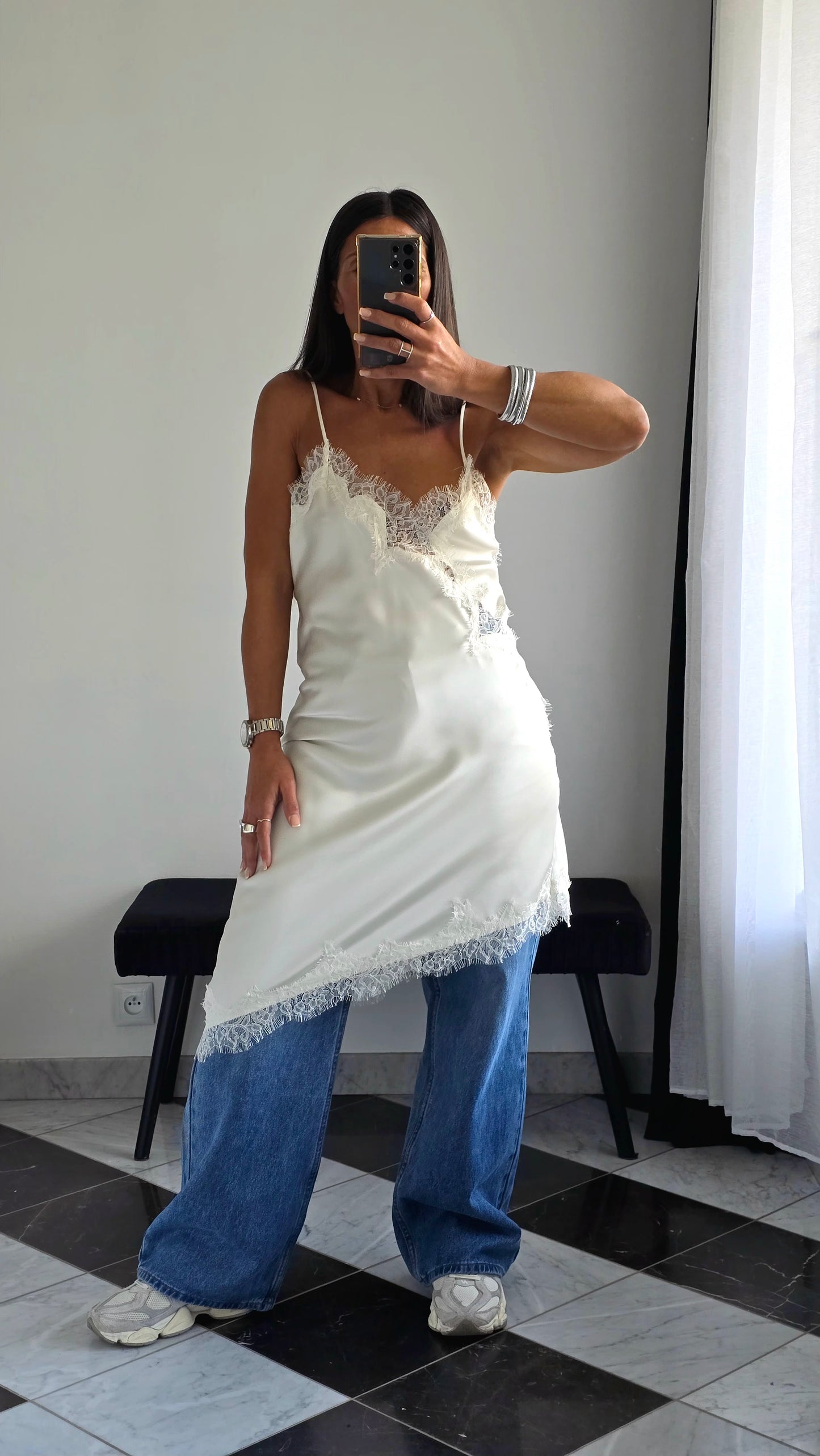 Robe Satin & Dentelle – Élégance Effortless