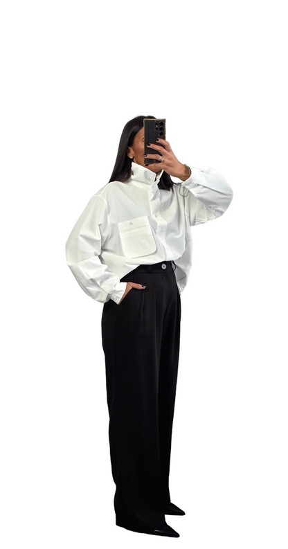 Chemise Blanche Oversize Texturée – Détail Poche & Col Boutonné