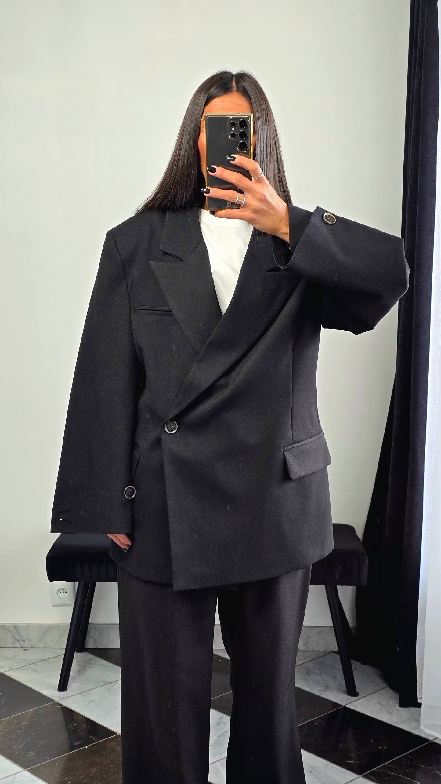 Blazer Oversize Structuré Noir – Détails Couture & Épaules Sculptées