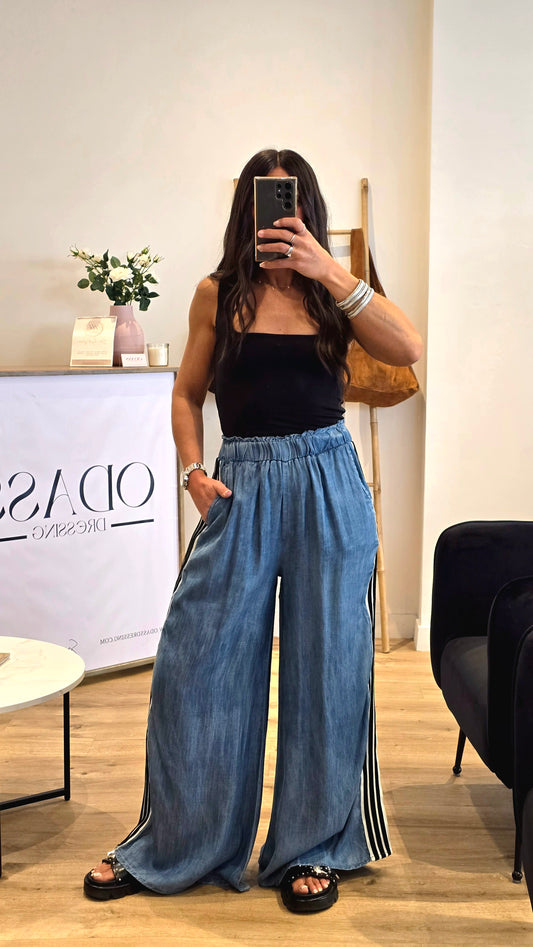 Pantalon Fluide Bleu En 100% Tencel Avec Bande Sport Latérale