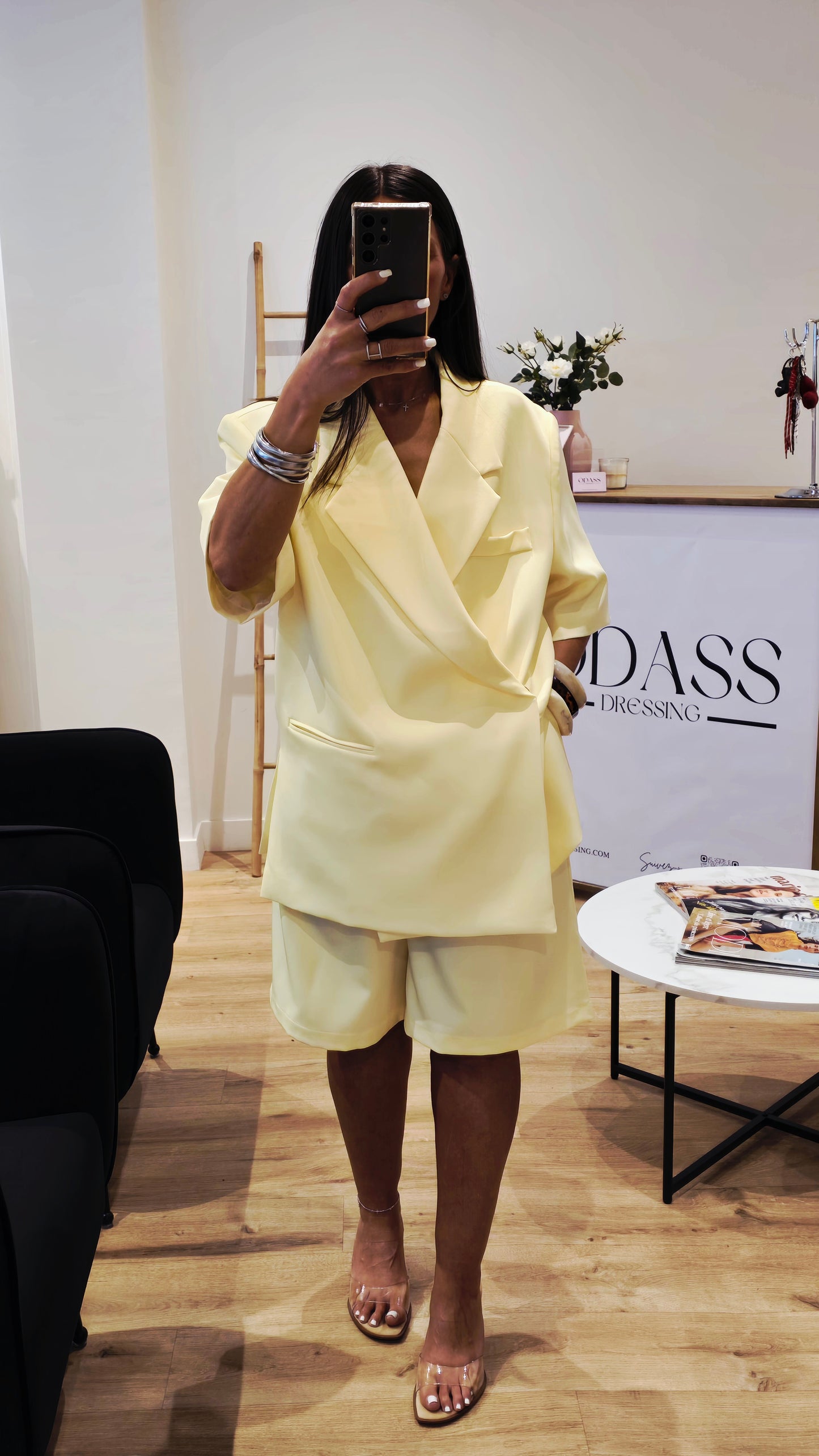 Blazer manches courtes structuré– Jaune pastel ⚠️ PRÉCOMMANDE jusqu'au Dimanche 22/06 et expédition à compter du 30/06 (peut-être avant)
